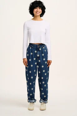 Hot Addison - Tapered Denim Jeans in Mid Wash with Daisy Embroidery All Bottoms|Jeans