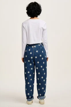 Hot Addison - Tapered Denim Jeans in Mid Wash with Daisy Embroidery All Bottoms|Jeans
