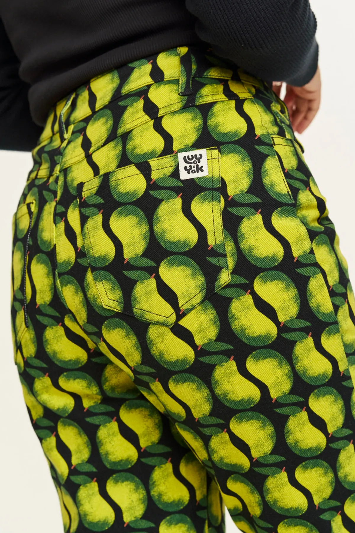 Online Dana - Mom Twill Jeans in Pear Drop Print All Bottoms
