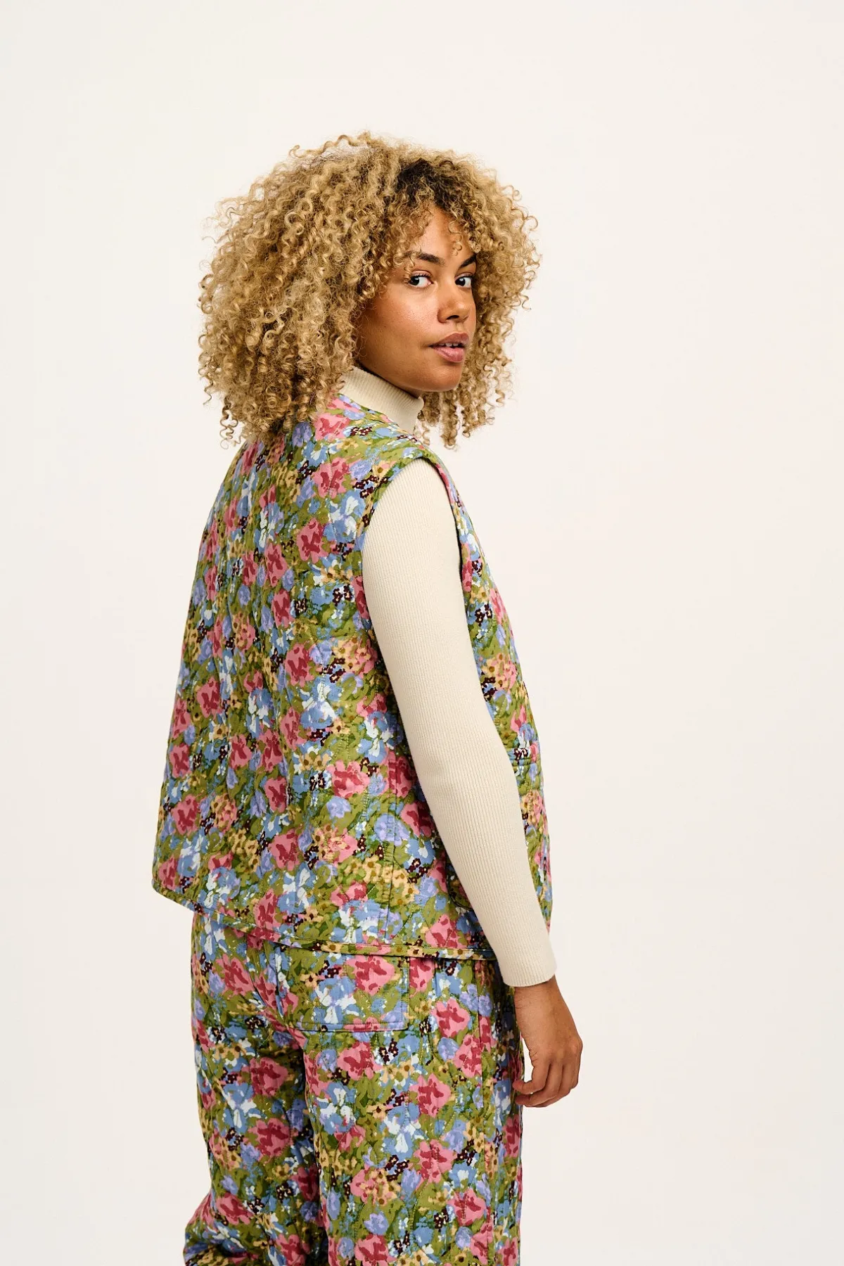 Fashion Emery - Reversible Quilted Gilet in Elsinore Floral Print All Outerwear & Knitwear|Jackets