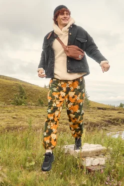 Best Jamie - Polar Fleece Joggers in Green Daisy Lu Print All Bottoms|Joggers