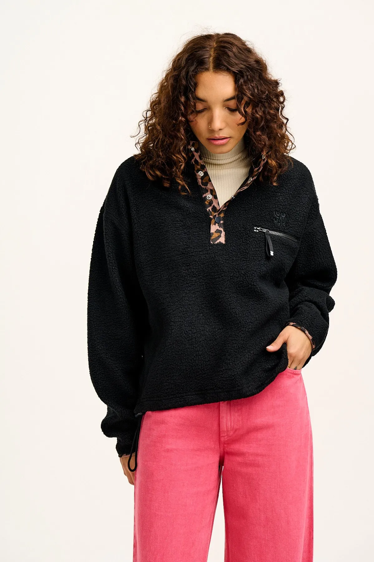 Outlet Maddison - Fleece in Black with Leopard Print All Outerwear & Knitwear|Fleeces