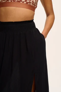 Hot Poppy - Elasticated Waist Skirt in Black All Bottoms|All Dresses & Skirts