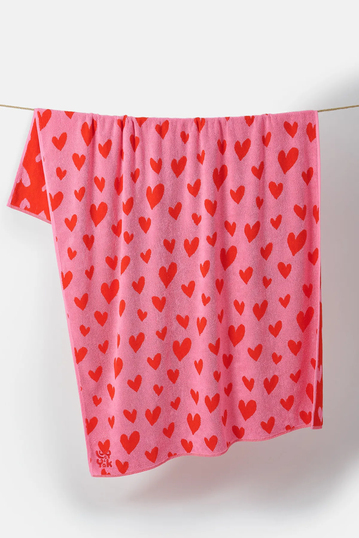 Sale Romola - Extra Large Towel in Pink Heart Cupid Print All Accessories|Homeware