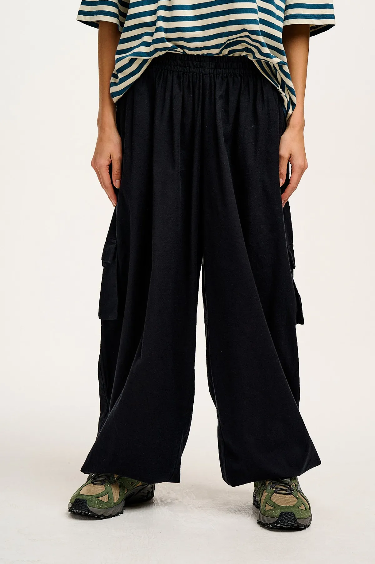 Best Rumi - Balloon Cotton & Linen Trousers in Black All Bottoms|Trousers