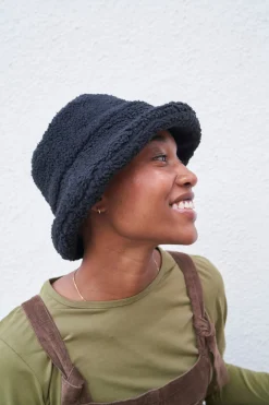 Best Travis - Borg Fleece Bucket Hat in Black All Accessories|Hats & Hair