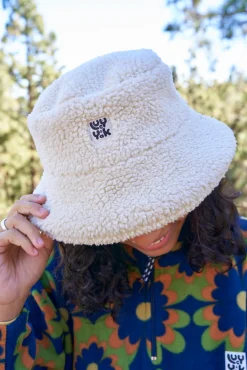 Best Travis - Borg Fleece Bucket Hat in Cream All Accessories|Hats & Hair