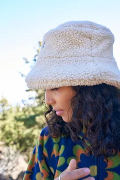 Best Travis - Borg Fleece Bucket Hat in Cream All Accessories|Hats & Hair